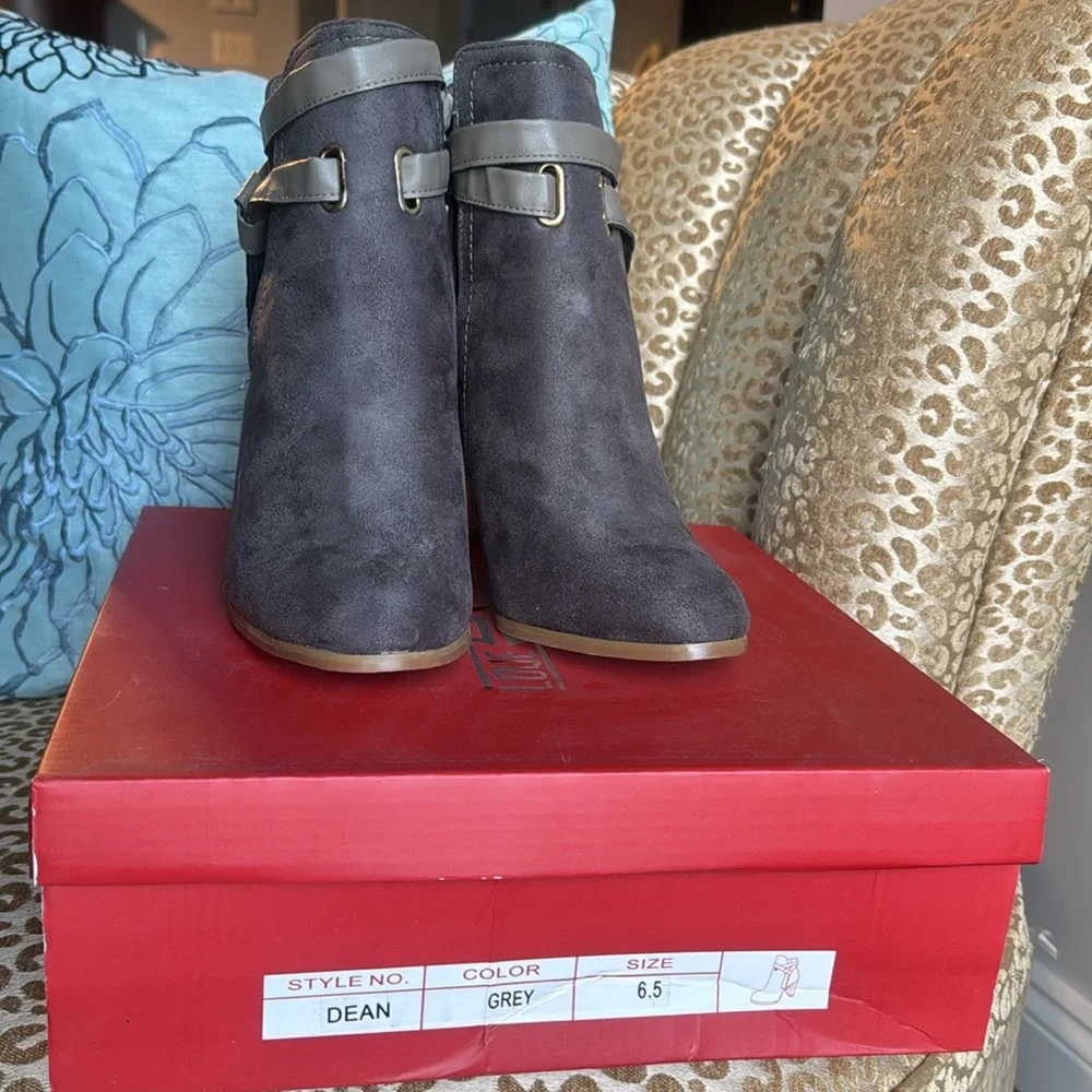 NIB Love Athena “Dean” charcoal gray faux suede block heel bootie w/ strap - Picture 11 of 11